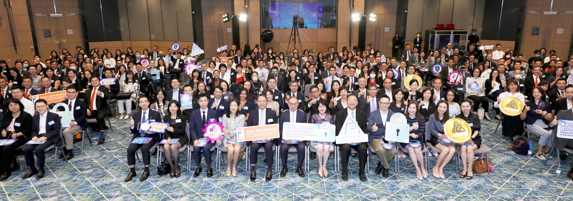 "Guests, judges and the PCPD’s representatives took a photo with the award-winning organisations."