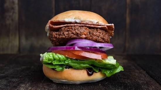 Weekly Global Wrap: Vegan burger joint turns to meat; Starbucks and Mercedez Benz partner; Glitch causes McDonald's Japan temporary shutdown