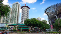 What was Singapore’s biggest retail transaction in Q1?