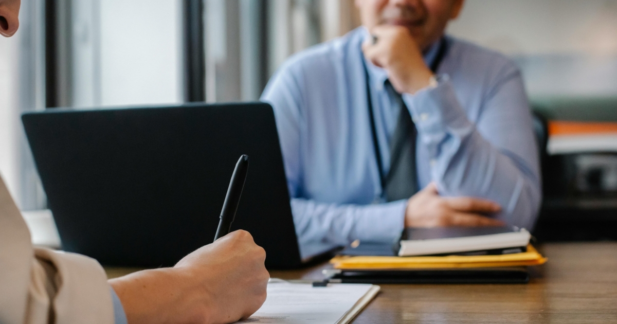 What are key trends in Singapore's entry-level job market? - Vimarsana News